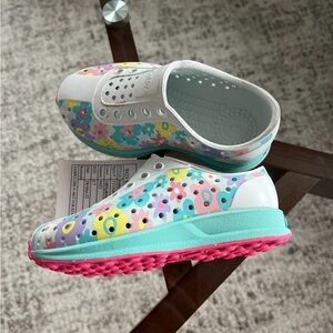 NWT Native colourful floral kids summer vacation waterproof lightweight shoes
